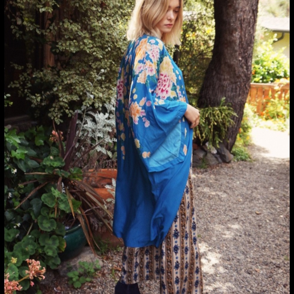 SOLD Novella Royale Blue geisha robe S - Picture 3 of 4